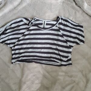 Ladies crop top size medium